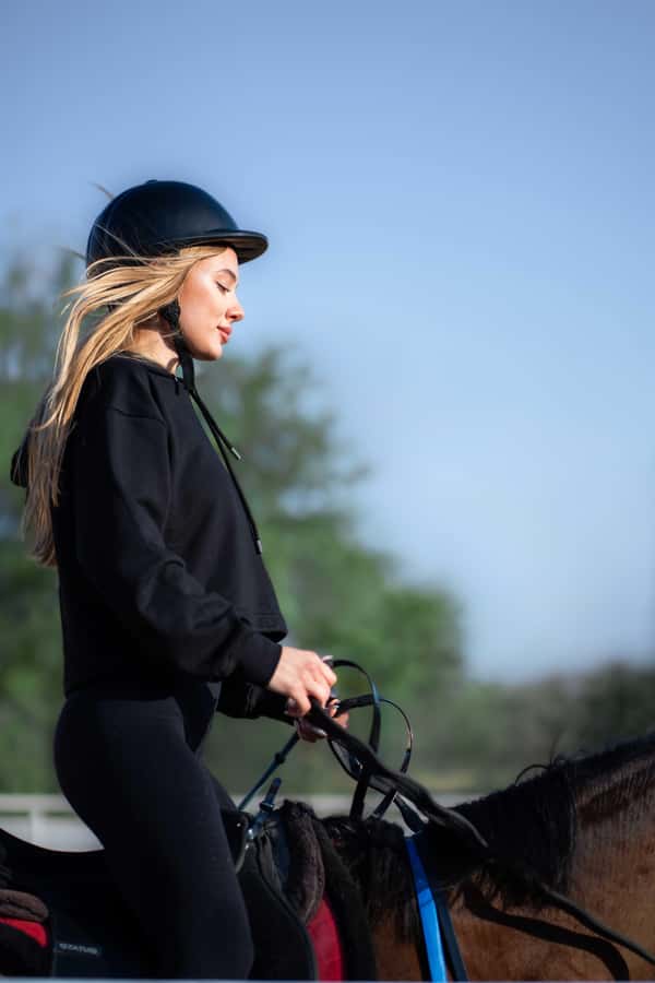 1 Hour Horseback Dubai Desert Park Ride - Washing, Grooming, and Feeding Your Horse