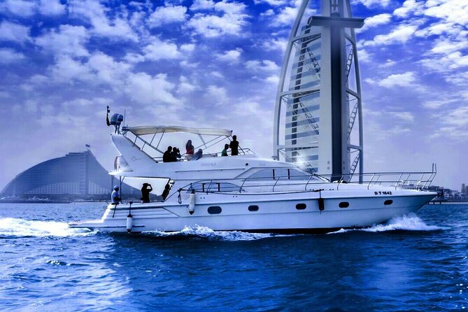 2 Hour Yacht Tour Around Palm Island - Staff, skipper, and the personal feel