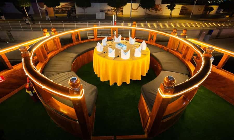 5-Star Marina Dhow Dinner Cruise With Live Entertainment - The Dubai Marina route and photo stops