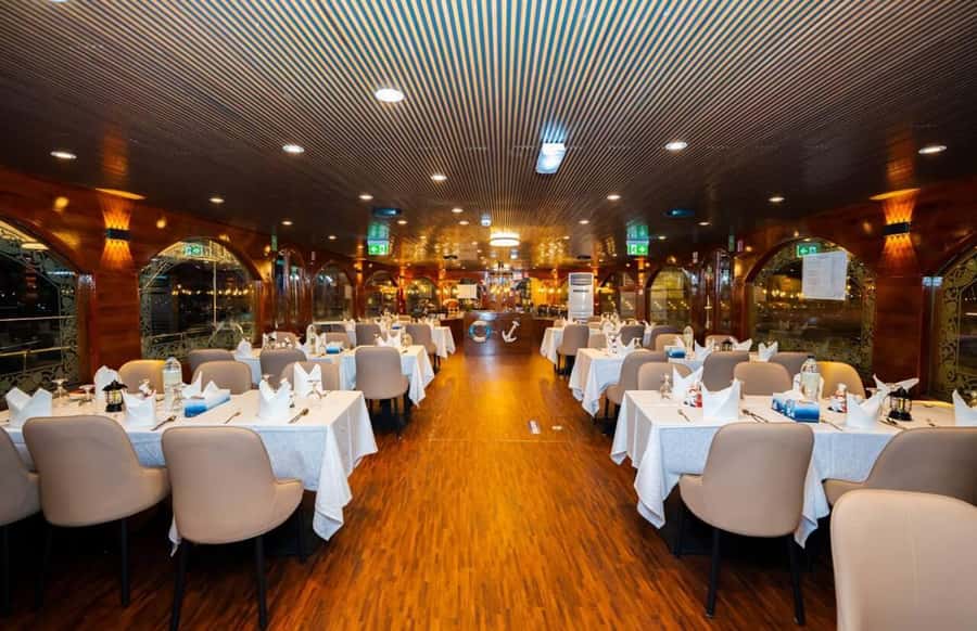 5-Star Marina Dhow Dinner Cruise With Live Entertainment - Buffet dinner: useful value, uneven expectations