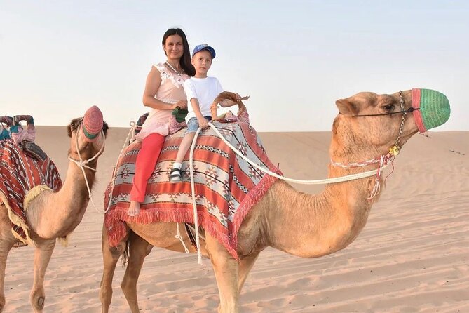 Abu Dhabi: 4-Hour Morning Safari with Camel Ride & Sand boarding - The high dune photo stop