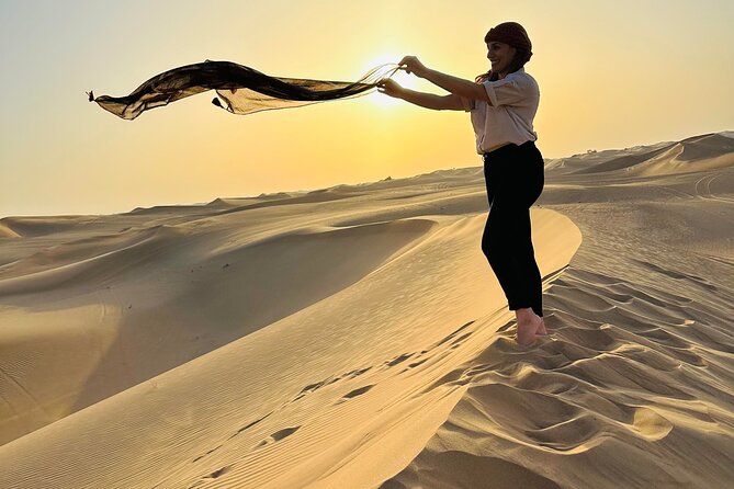 Abu Dhabi: 4x4 Desert Safari and Sandboarding. - Sandboarding for a simple desert thrill