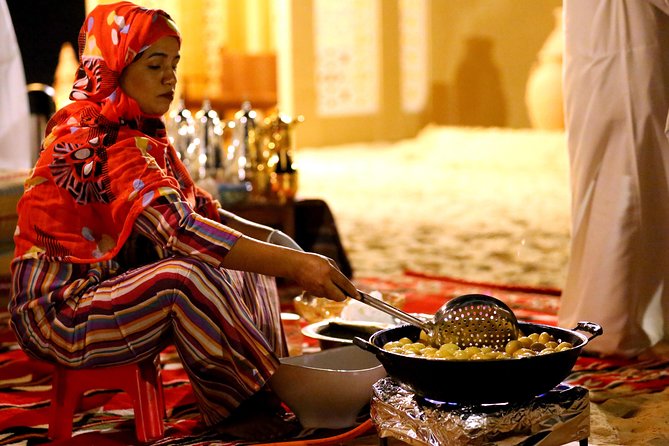 Abu Dhabi Afternoon Desert Safari and BBQ Dinner - Henna, Arabic clothing, and photo opportunities