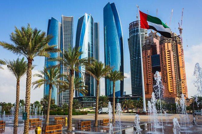 Abu Dhabi City Tour, Emirates Palace, Grand Mosque, Louvre Museum - The Corniche gives you a quick look at city life