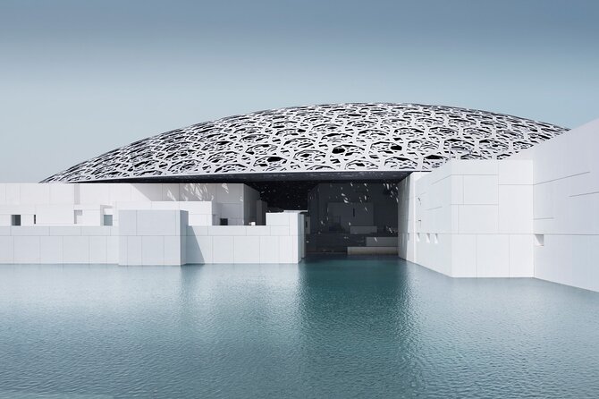 Abu Dhabi City Tour Sharing Basis - The Date Market is a small stop with local flavor