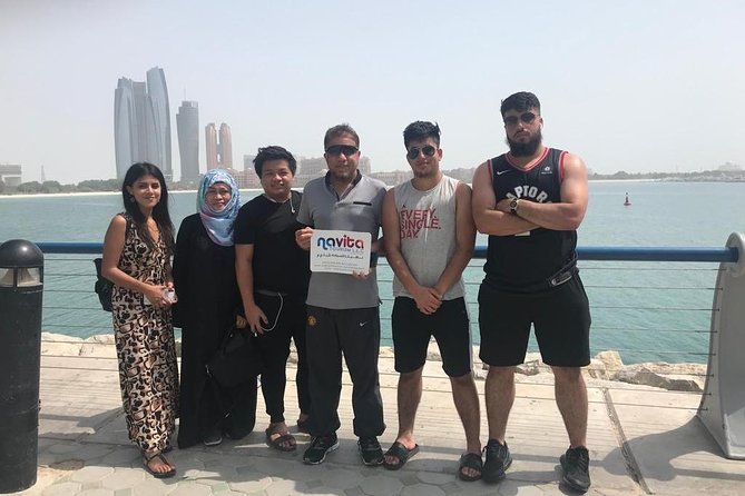 Abu Dhabi City Tour with Buffet Lunch - Dates Market: a useful taste of local shopping