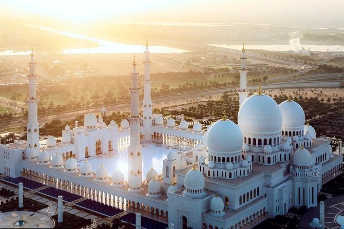 Abu Dhabi City Tour with Ferrari Park - Why the private format matters