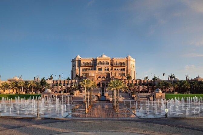 Abu Dhabi City Tour With Shaikh Zayed Grand Mosque. - The Dates Market adds a useful local stop