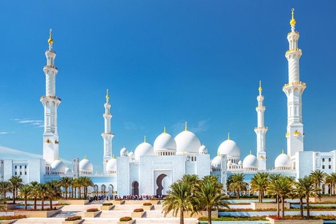 Abu Dhabi Full Day Sightseeing Tour From Dubai With Ferrari world Tickets - Corniche delivers one last city view