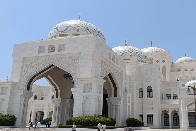 Abu Dhabi Layover & Stopover : Discover the City Between Flights - Sheikh Zayed Grand Mosque, the essential first stop