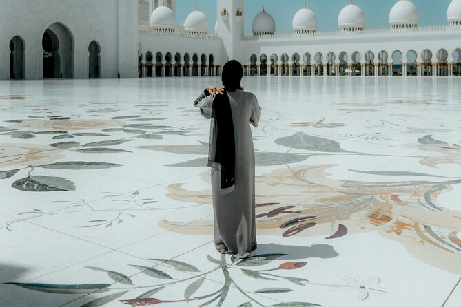 Abu Dhabi Sheikh Zayed Grand Mosque Private Tour - Private timing versus a fixed group schedule