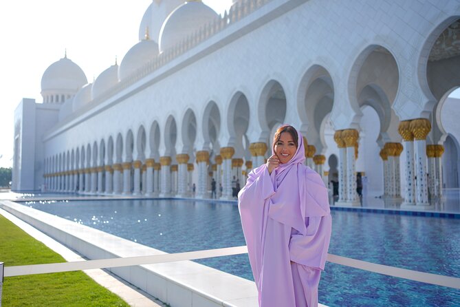 Abu Dhabi Sheikh Zayed Mosque Half-Day Guided Tour from Dubai - Arriving at Sheikh Zayed Grand Mosque