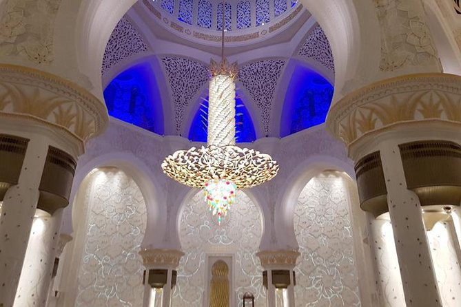 Abu Dhabi Sheikh Zayed Mosque tour Ferrari world outside visit - The dress code is not a minor detail
