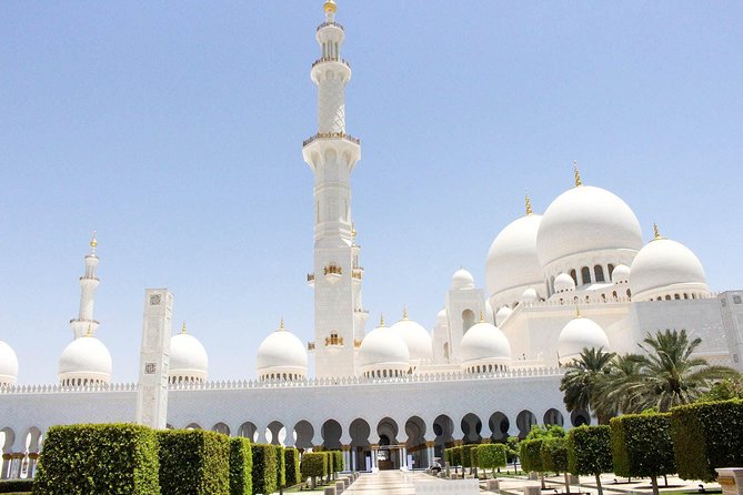 Abu Dhabi Sightseeing Tour from Dubai - Palace and tower photo stops