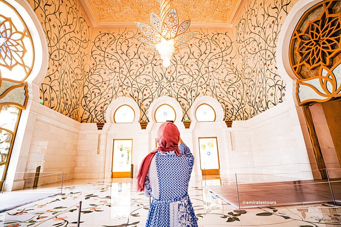 Abu Dhabi Sightseeing Tour: Sheikh Zayed Mosque, Heritage Village & Dates Market - Shop for dates at the city market