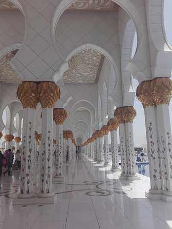 Abu Dhabi Sightseeing with Sheikh Zayed Grand Mosque & Louvre Abu Dhabi Private - The Sheikh Zayed Grand Mosque, the day’s main visual treat