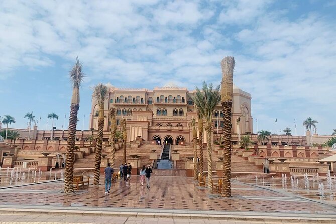 Abu Dhabi Tour Grand Mosque Emirates Palace Heritage Village - Louvre Abu Dhabi is a 15-minute photo stop