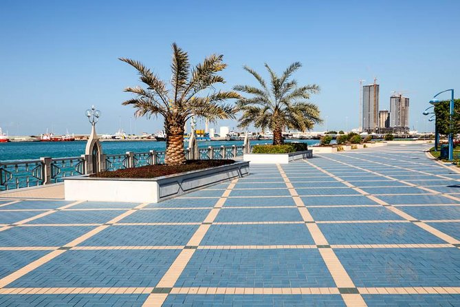 Abu Dhabi Tour with Louvre Museum Tickets - Marina Mall and the quick lunch question