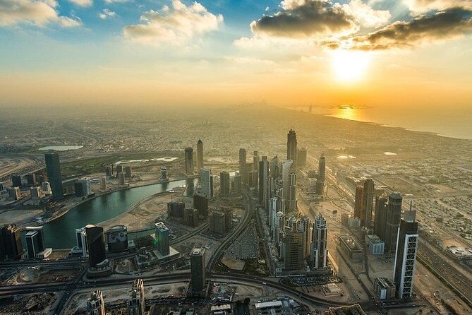 At the Top, Burj Khalifa SKY (Level 148 +125 + 124) Entry Ticket - Level 125: Arabic design and virtual reality