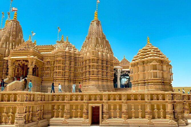 BAPS Hindu Temple And Sheikh Zayed Mosque Tour - Heritage Village: a short look at life before oil wealth