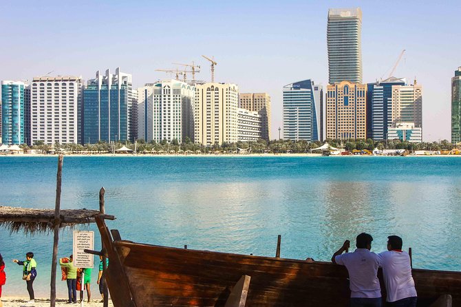 Best Attractions of Abu Dhabi City Day Trip from Dubai - Browsing the Abu Dhabi dates market