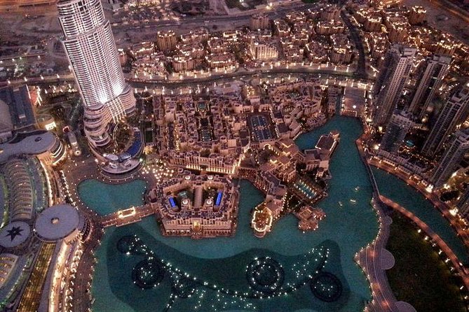 Burj Khalifa Level 124 'At the Top' Entrance Ticket with One-way Transfer - Crowds, photographs, and extra spending