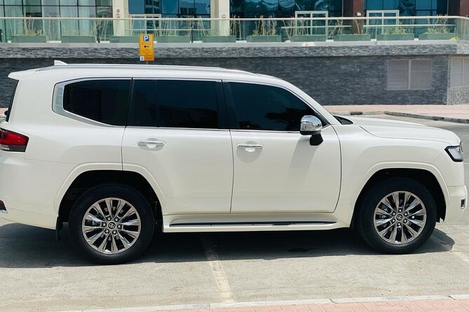 Cars With Driver Availabe In Dubai for daily basis - What the drivers add to the experience