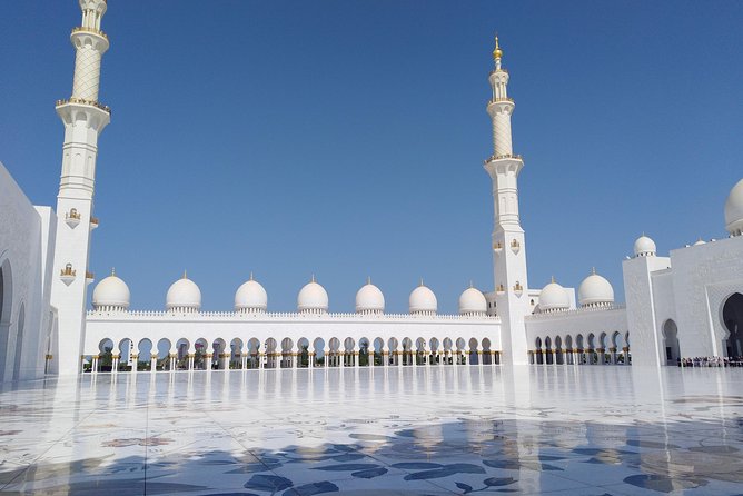 Day Tour of Abu Dhabi from Dubai - Guide quality can shape the whole day