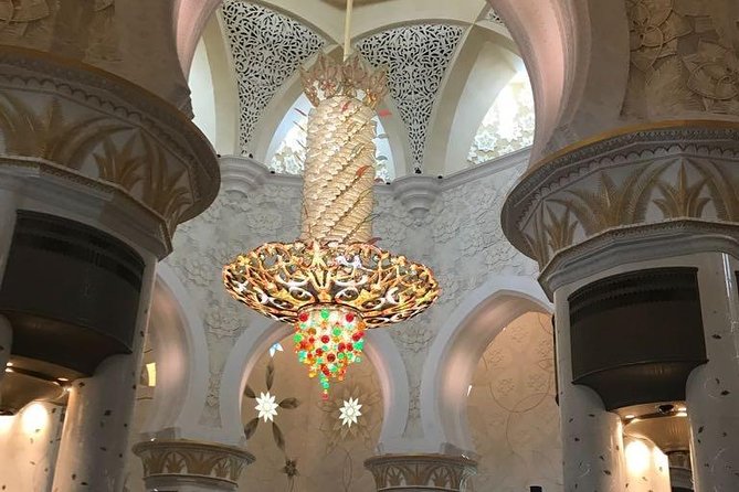 DEAL: Sheikh Zayed Grand Mosque and Dubai Red Dunes with BBQ Dinner - Sandboarding, camels, henna, and the camp program