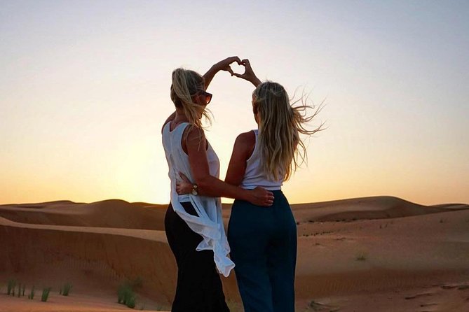 Desert Safari 4X4 Experience from Dubai - Dinner, drinks, and the evening program