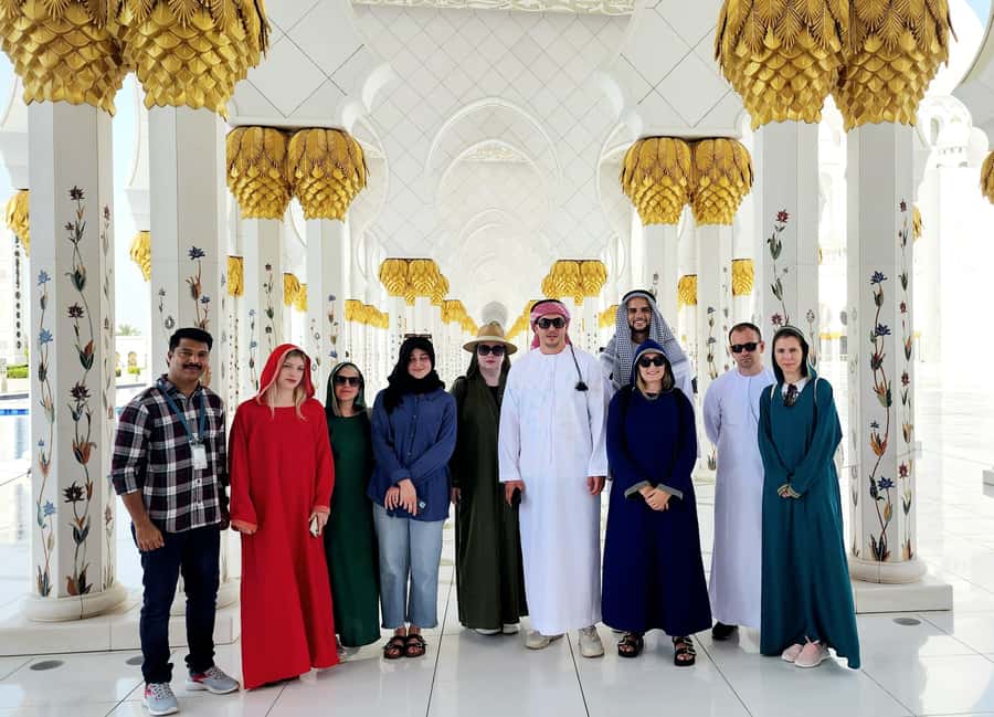 Discover Abu Dhabi: A Full-Day Tour with Lunch - The Sheikh Zayed Mosque is worth the long morning