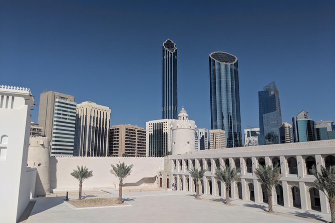 Downtown Walking tour with Emirati local - Why this downtown walk is different