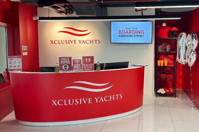 Dubai: 1-Hour Ain Boat Cruise - Drinks, snacks, and the indoor lounge
