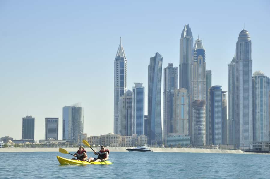 Dubai: 1-hour Kayaking or Stand Up Paddle at Dukes The Palm - Who will enjoy this most