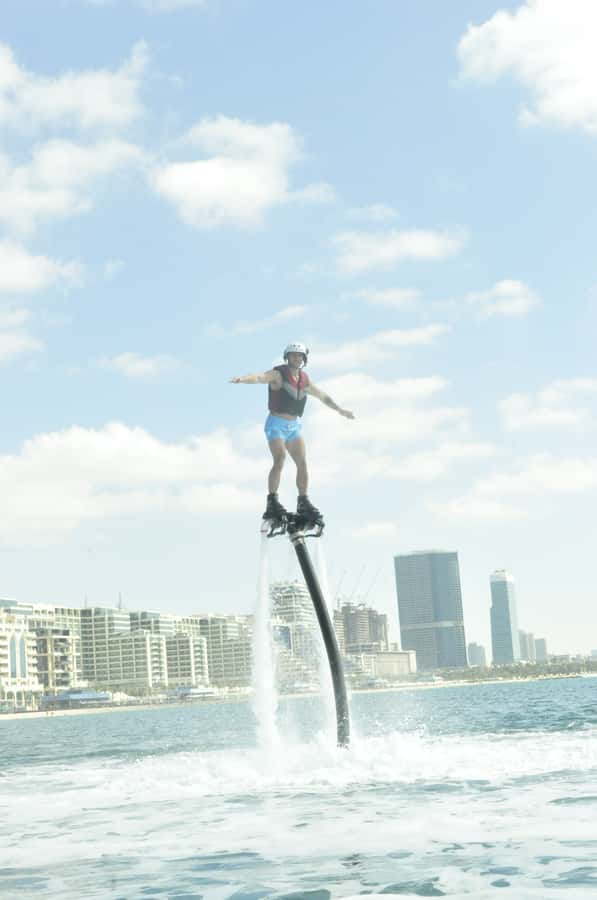 Dubai: 30-Min Flyboard Beginner Session at The Palm Jumeirah - The Dubai setting and what your companions can do