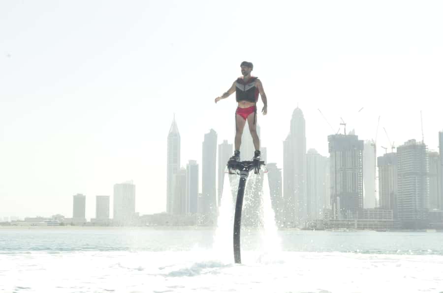 Dubai: 30-Min Flyboard Beginner Session at The Palm Jumeirah - Getting to the beach at Dukes The Palm