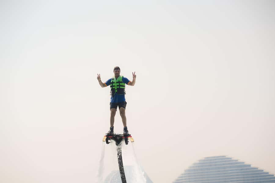 Dubai: 30-minute Flyboard with Instructor and Free Ice Cream - What $88 really buys you