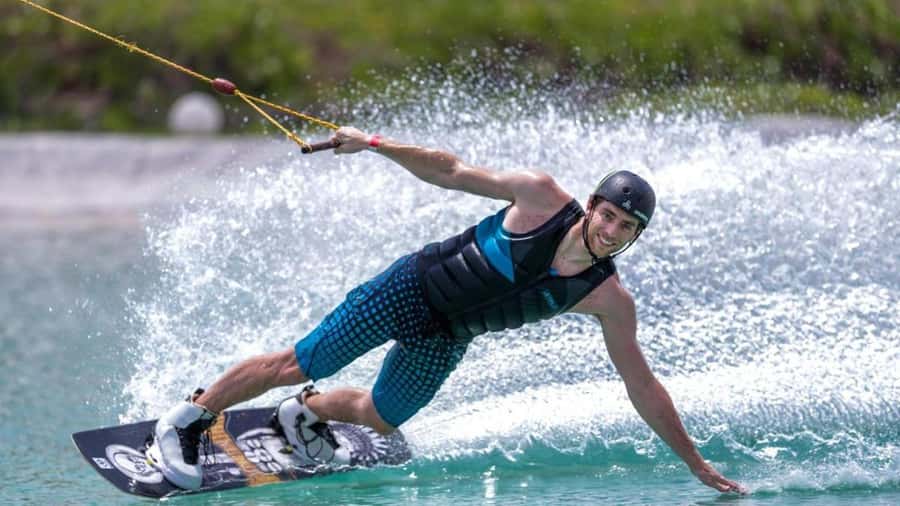 Dubai: 45Min Wakeboarding Experience - Why sea conditions matter