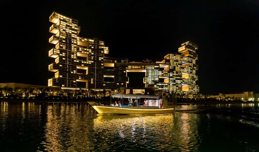 Dubai: Abra Boat Tour in Atlantis, Palm, Ain Dubai & Marina - Shared boat or private group?