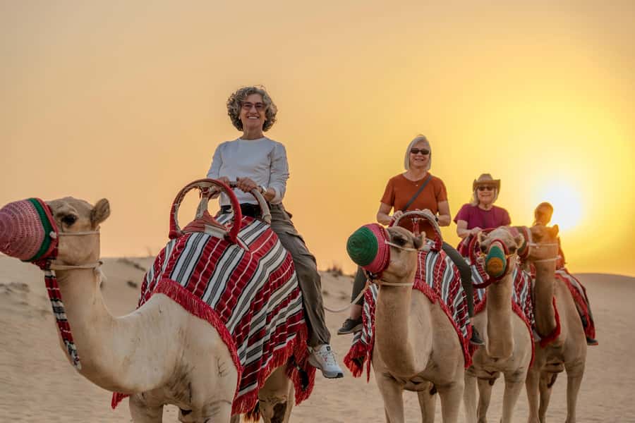 Dubai: Al Marmoom Oasis Camp Experience with Bedouin Dinner - Sunset is the best time to be outside