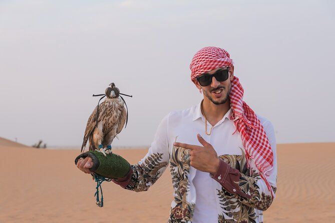 Dubai: Al Marmoom Oasis Vintage Safari: Camels, Stargazing & Meal - Stargazing and Bedouin navigation