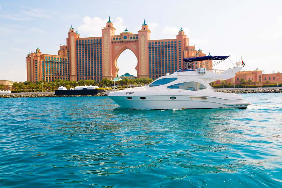 Dubai: Atlantis and Burj Al Arab Cruise on Luxury Yacht - Seeing Dubai from a private yacht