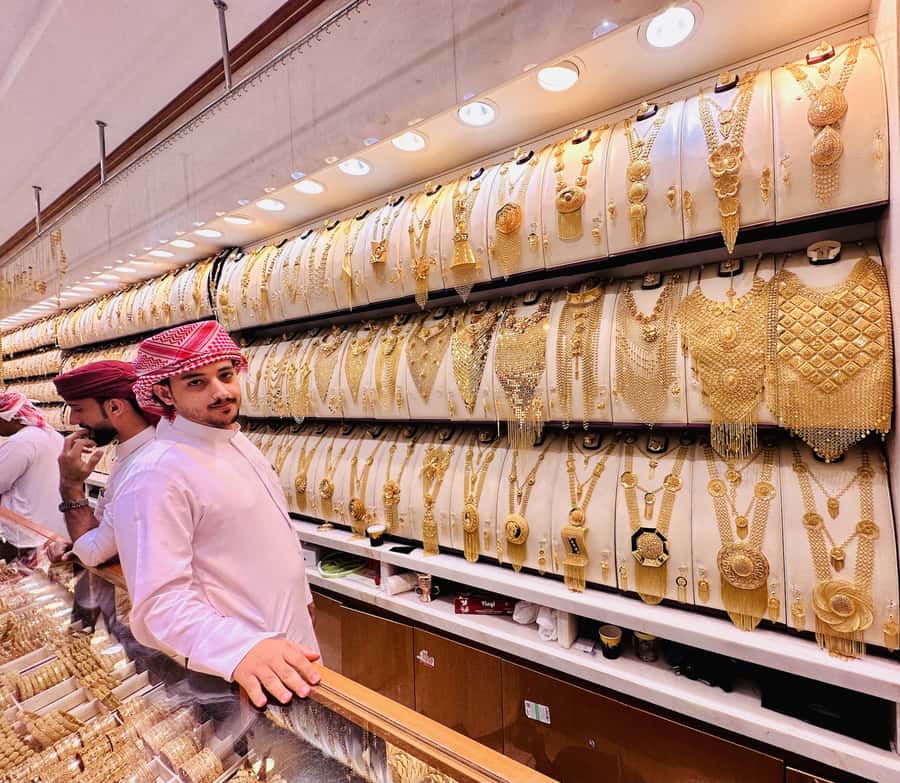 Dubai: Authentic Old Town, Souks, Tastings & Abra Boat Tour - Spices, gold, and the practical side of souk shopping