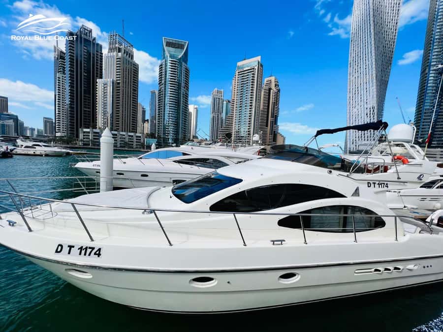 Dubai: Azimut 42 Feet Private Luxury Yacht Cruise - Setting Out From Gate T at Dubai Marina
