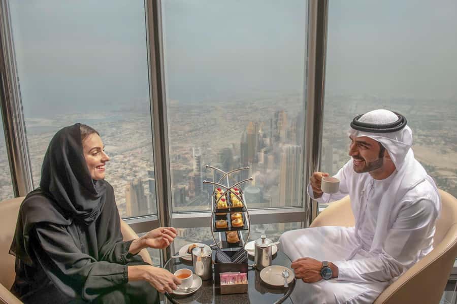 Dubai: Burj Khalifa VIP Experience Level 152 Lounge Access - Canapés, desserts, tea, coffee, and one drink