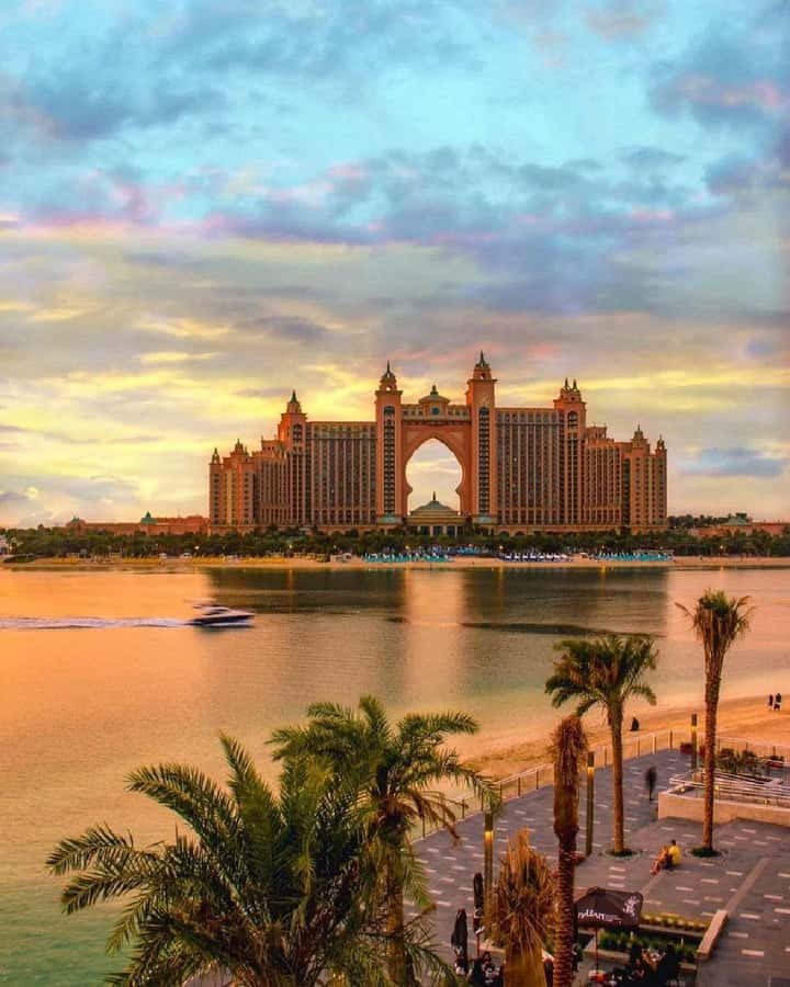Dubai: City Highlights Private Layover Tour with Transfer - Palm Jumeirah and Atlantis from the road