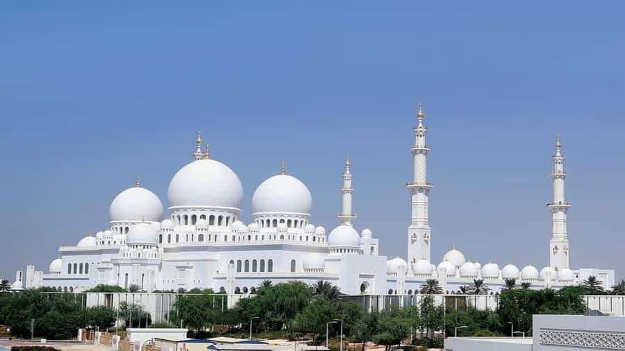 Dubai: Combo Abu Dhabi Grand Mosque tour & Dubai City tour - Why this one-day combination works