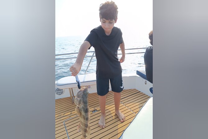 Dubai Deep Sea Fishing 4 hours + BBQ of Catch - Turning your catch into lunch