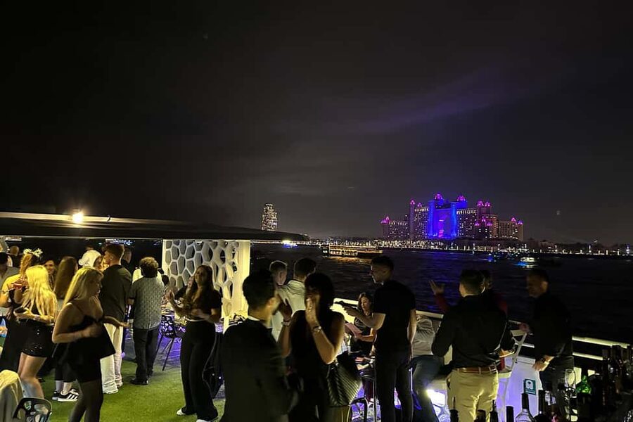 Dubai: Desert Rose NYE Cruise with Dinner and Fireworks - The midnight fireworks from the top deck