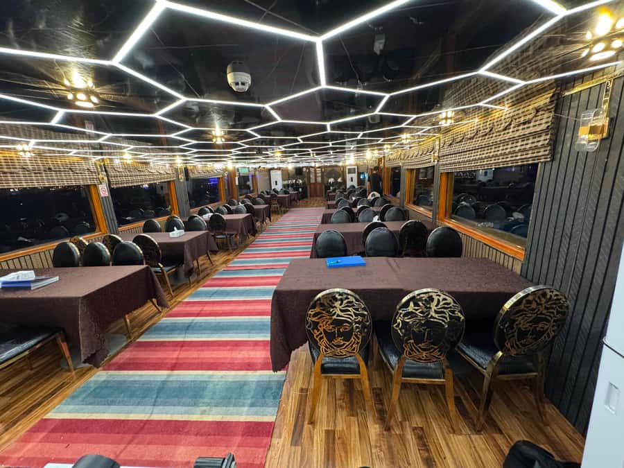 Dubai Dhow Cruise Creek,Marina Shows,Buffet & Drinks options - Service and reliability
